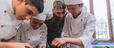 Corso da cuoco gratuito - professore che insegna