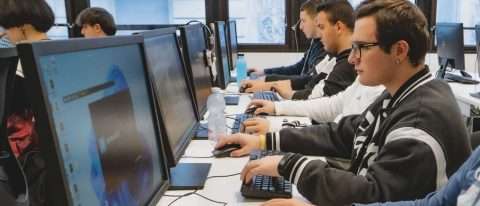 corso progettista cad: ragazzi al computer