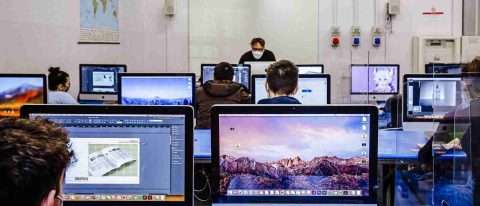 operatore grafico ipermediale: studenti in aula