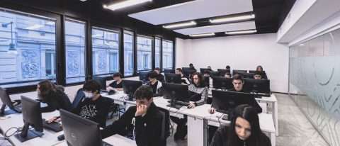 ragazzi in aula computer: corso web developer